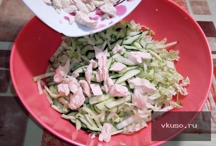 Салат из пекинской капусты с курицей и грибами