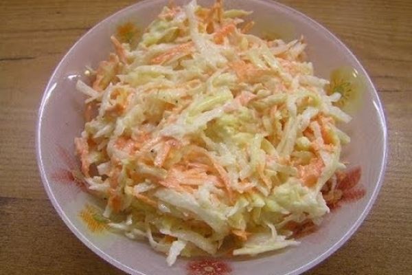 Салат из дайкона с сыром и чесноком